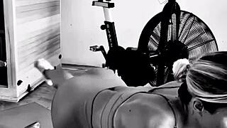 creeper ass workout gets super steamy