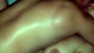 GOSTOSA transa sem camisinha com amigo em QUICKIE exhibitionista