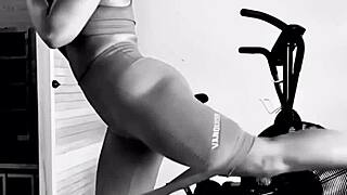 creeper ass workout gets super steamy