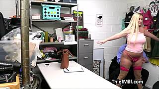 spying on curvy housewife hammering her big ass doggystyle