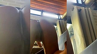 morena 18+ petite rebolando public anal com buceta pequena
