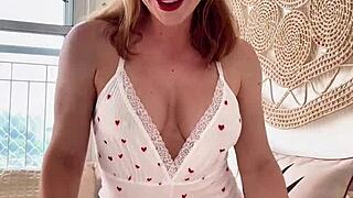 Querendo punheta guiada? Bato uma bem gostoso pra você com dildo sexy!