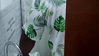 gostosa can't hold back fucks huge black cock in club bathroom