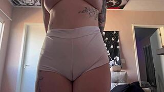 oh damn, check out this cameltoe in tight leggings teasing big ass masturbation