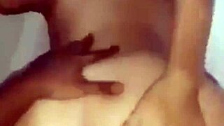 Ruiva arregaça o rabo pro anal bareback squirting