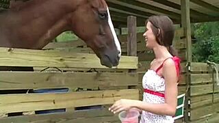 Petite brunette teen brookeskye fingers orgasm in outdoor garden