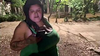 i paid for dinner and she repaid me with a bush blowjob - firegreen2