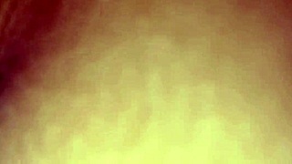 Dobla a la belleza asiática para creampie en coñito apretado a lo perrito