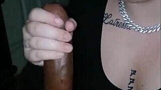 Sexy Muscular Lady Deepthroats BBC for Massive Facial