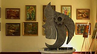 automatic glamour girl moves smoothly with realistic features 😊