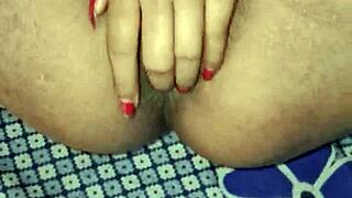 Desi bhabhi moans loud fingering her juicy wet pussy