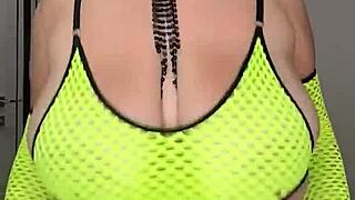 wanna fuck my huge natural tits milf shakes em wet on bed?
