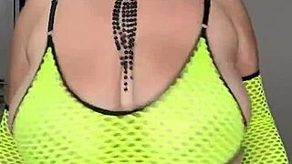 wanna fuck my huge natural tits milf shakes em wet on bed?