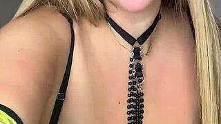wanna fuck my huge natural tits milf shakes em wet on bed?