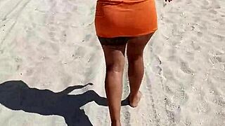 papi mira mi tanga y tetas en playa