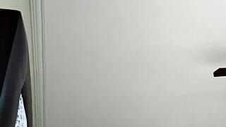 ¡Cogiendo con pasión en el motel, mi milf amante me hace explotar!