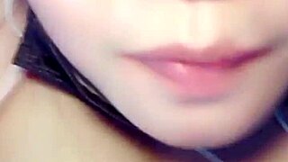 Webcam Chinese Girl Flashes Asian Curves Live