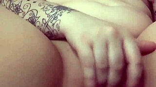 fat gamer spreads pussy lips shakes ass till cumming hard