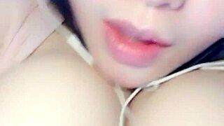 Webcam Chinese Girl Flashes Asian Curves Live