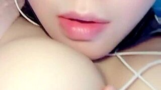 Webcam Chinese Girl Flashes Asian Curves Live