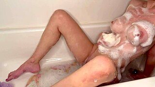 hot wet milf artemisia wanna see my perfect naked body in bathtub?