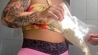 Live flash reveals swollen pussy close-up view