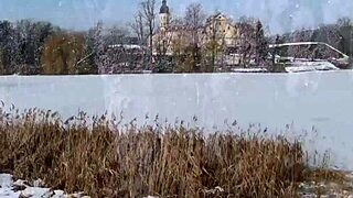 Pornovatas Belarusian mom slurps Víctor Bloom's huge cock in Barcelona swingers party 🇪🇸