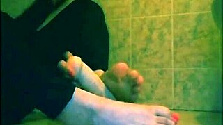 veronica, tease your blue-eyed shemale feet solo after dark – ready for fetish fun?