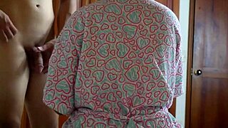 hijastro cachondo gets madrastra's big tits and tight pussy help 😈🔥