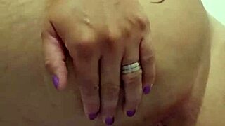 hey wanna eat my slutty pussy for free outside