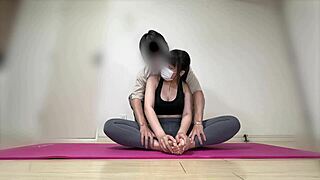 chubby big tits girl teased with toys during stretch then bukkake fucked