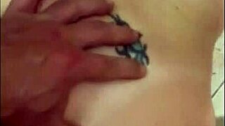 fui fodida de quatro no banheiro abrindo tudo pro pau completo no meu cuzinho molhado