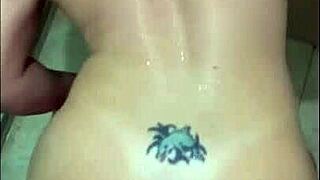 fui fodida de quatro no banheiro abrindo tudo pro pau completo no meu cuzinho molhado