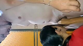 mi veci chupa mi verga con ganas en esta mamada casera deliciosa