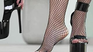 uhh 4k feet fetish babe crushes juicy fruits barefoot then in high heels