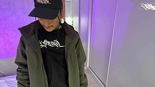 i called the repairman for internet but fucked his deepthroat instead 😏