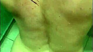 fui fodida de quatro no banheiro abrindo tudo pro pau completo no meu cuzinho molhado