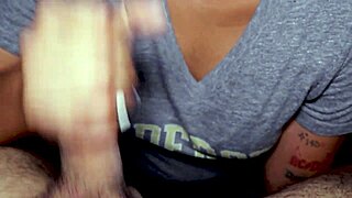 Curvy babe sucks tiny cock deep and swaps hot cum