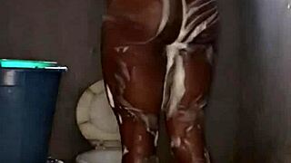 naijahomemadepussy takes her curvy morning shower routine