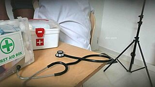 Nurse sneaks steamy blowjob on doctor in hospital room 💋😏