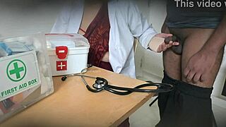 Nurse sneaks steamy blowjob on doctor in hospital room 💋😏