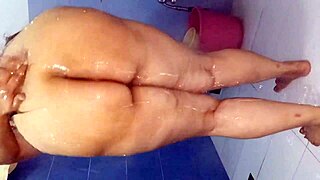 Gorgeous chubby desi bhabhi showers nude in bathroom