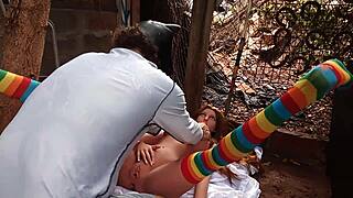 leitinho na buceta da amiga com sex toy outdoor 😍🍆💦