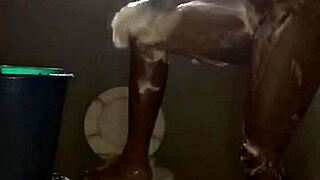 naijahomemadepussy takes her curvy morning shower routine