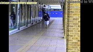 elizabeth hogben flashes tits on kingston-upon-thames tour!