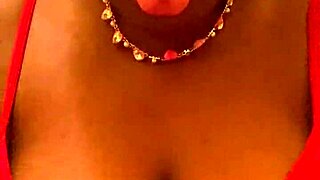 sexy ebony babe shakes big ass close up pissing pee!