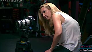 Fit Amateur Wife Licks Hubby's Cock Before Wedding Fuck