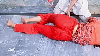 Desi bhabhi seduces for hot indoor sex romp