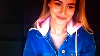 Blonde chaturbate girl rubs pussy wildly in steamy webcam chat
