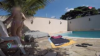 Delivery Boy Sunscreens Busty Milf Outdoors?